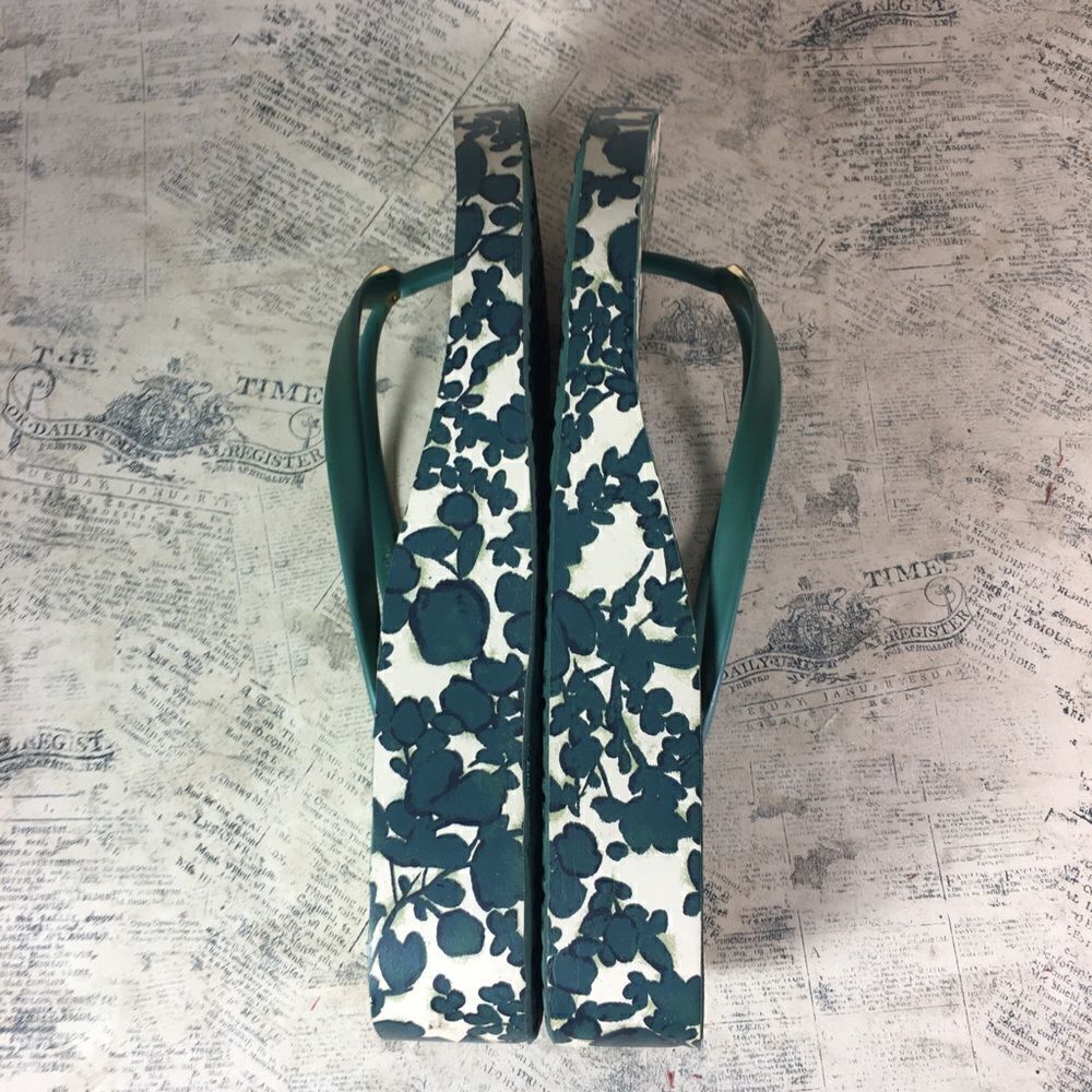 Tory Burch Green Leaf Print Rubber Flip Flop Sandals Tropical Resort Summer - Picture 8 of 14